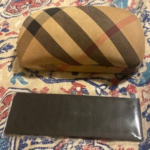 Burberry sunglass case with new branded sunglass cloth